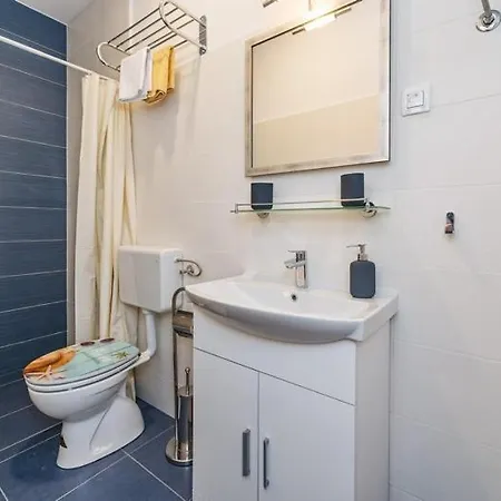 Lanterna & 招待所 扎达尔