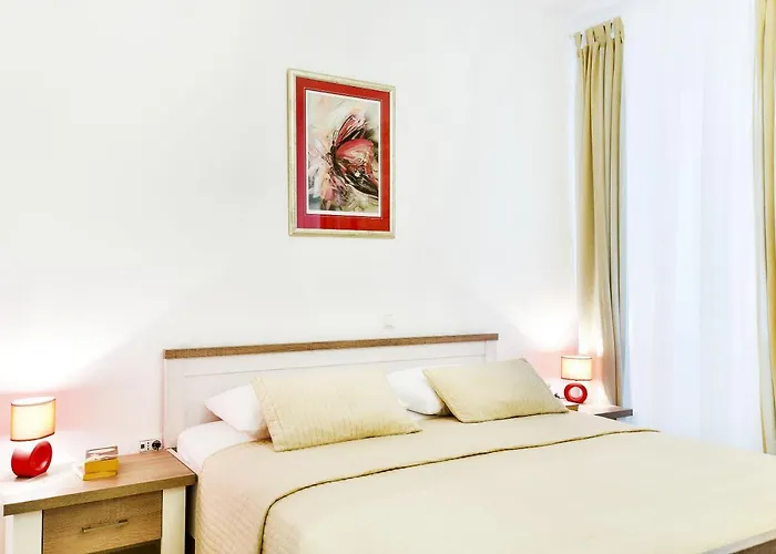Lanterna & Guest house 3*