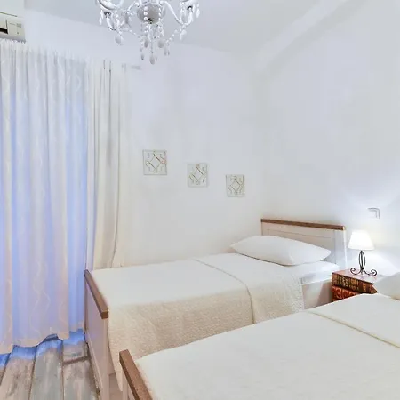 Lanterna & Guest house 3*