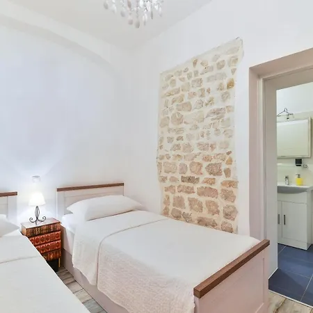 Guest house Lanterna & 3*