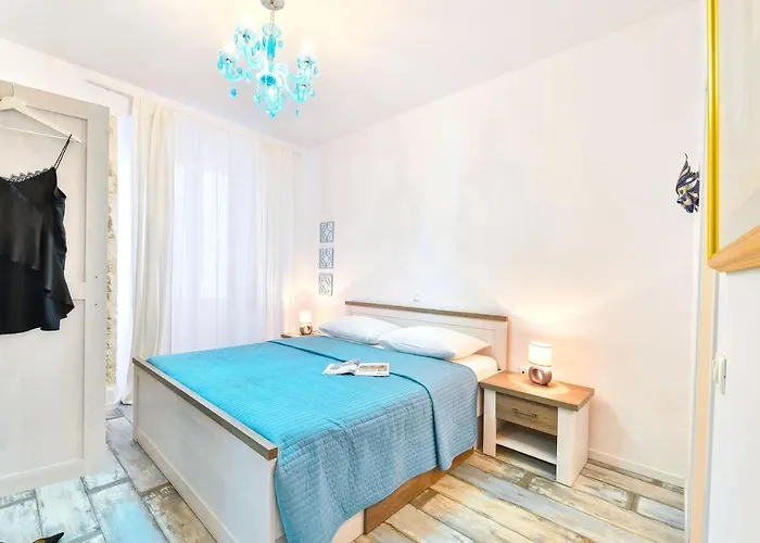 Lanterna & 3* Задар